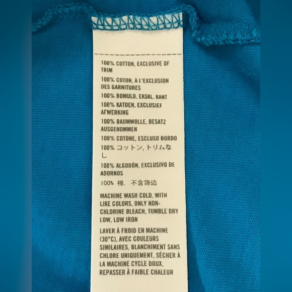 Hollister V-neck Blouse Large Open Back shape Teardrop or Oval
XS 0 - 2 Small - Picture 15 of 15